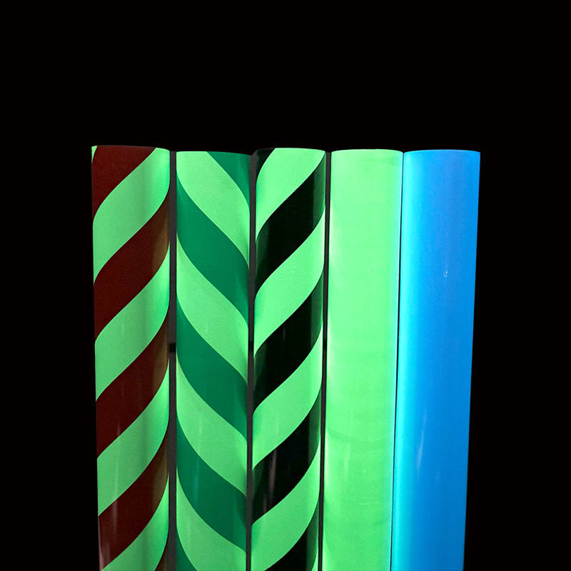 Lussuria notturna fotoluminescente verde in film vinilico scuro per decorazioni