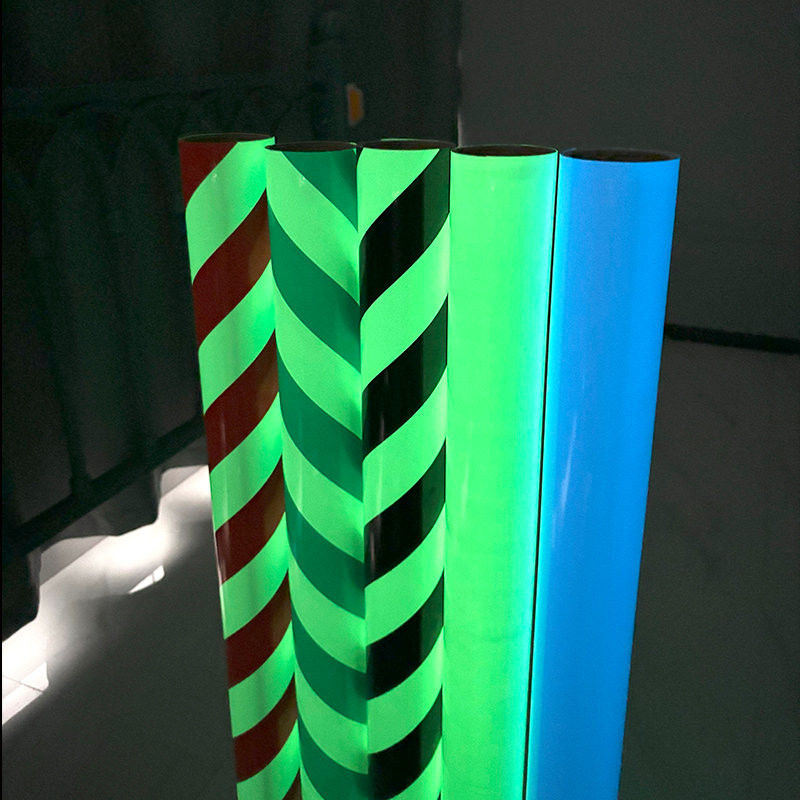 Lussuria notturna fotoluminescente verde in film vinilico scuro per decorazioni