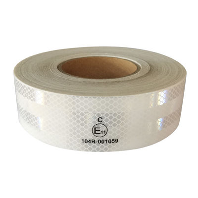 Buon prezzo PET Micro Prismatic White Conspicuity Tape Reflective Vehicle Tape Certificato ECE in linea