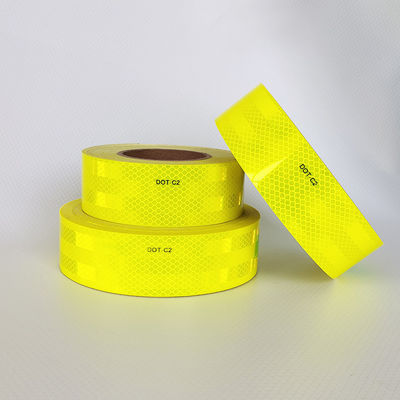 Buon prezzo 2 pollici x 150 pollici Piedi impermeabili Nastro riflettente DOT C2 giallo fluorescente in linea