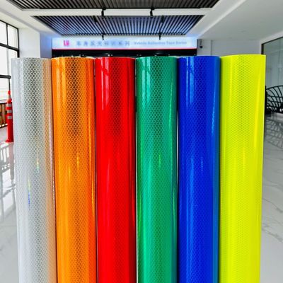 Buon prezzo ASTM autoadesivo, microprismatico, di diamanti di grado retroreflettivo, vinile riflettente in linea