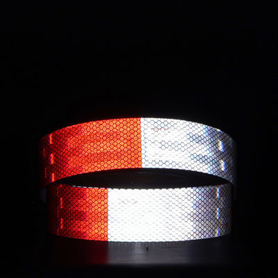 Buon prezzo Adesivo riflettente resistente al sbiadimento Dot C2 Nastro riflettente rosso e bianco sui rimorchi in linea