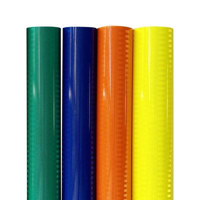 Buon prezzo Materiale PET autoadesivo Rivolta riflettente in vinile Micro prismatico in linea