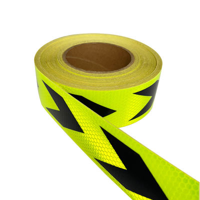 Buon prezzo Nastro adesivo a freccia nera giallo verde fluorescente riflettente prismatico in linea
